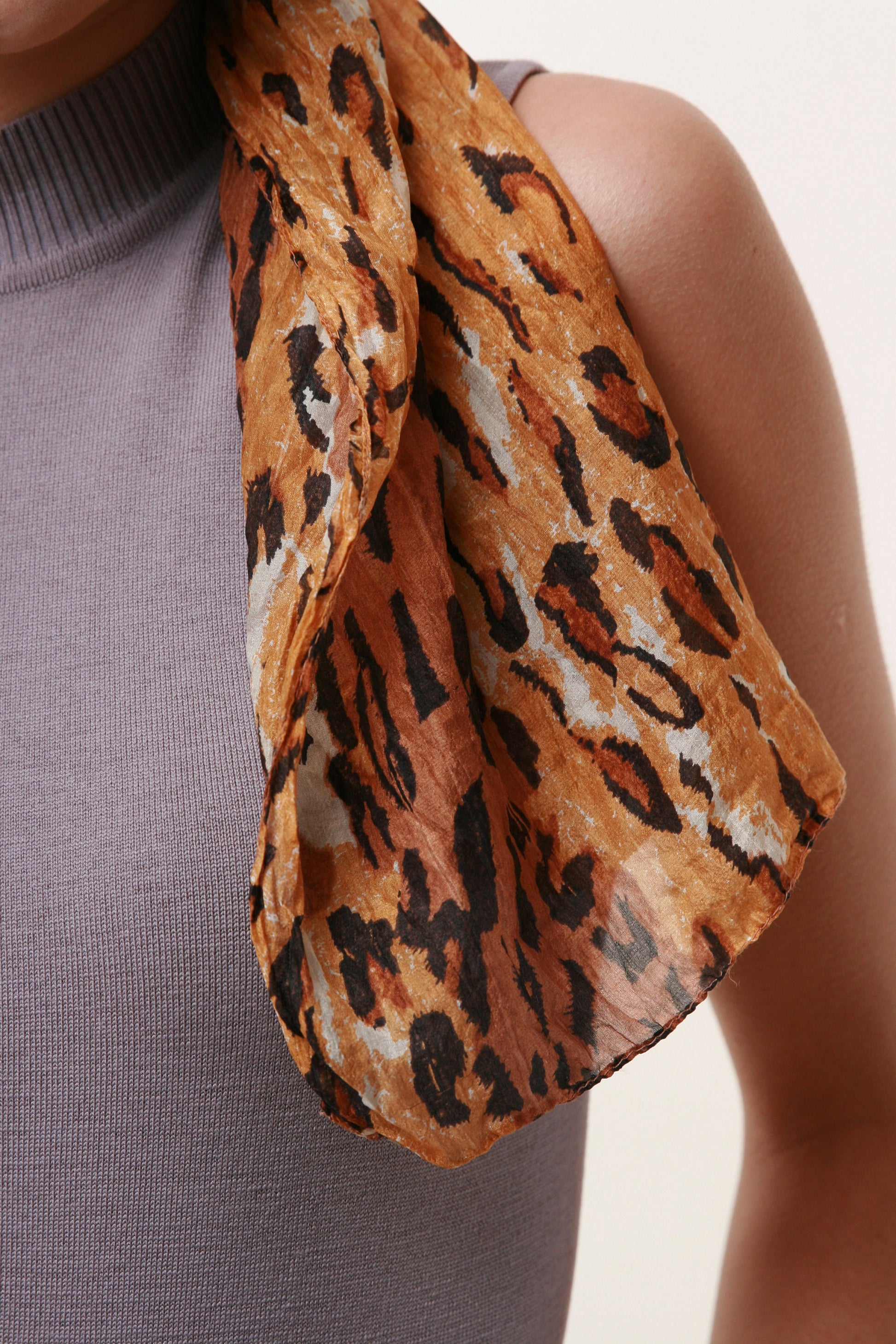 PURE SILK 80s Vintage Leightweight Scarf Animal Print 1871