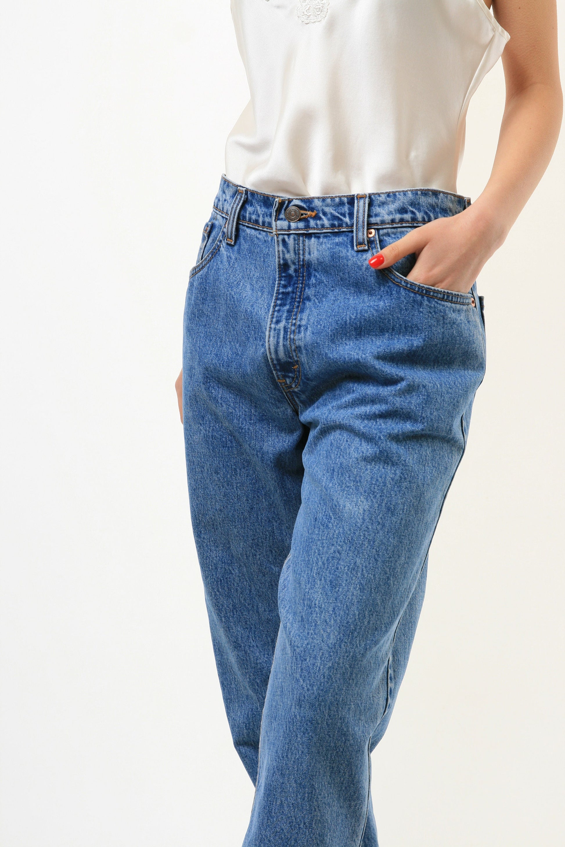 90s Levi's Woman Vintage Medium Waisted Straight Denim Trousers Size M 3701/ Vintage Woman Clothing/ Vintage Woman Levi's Jeans size Medium