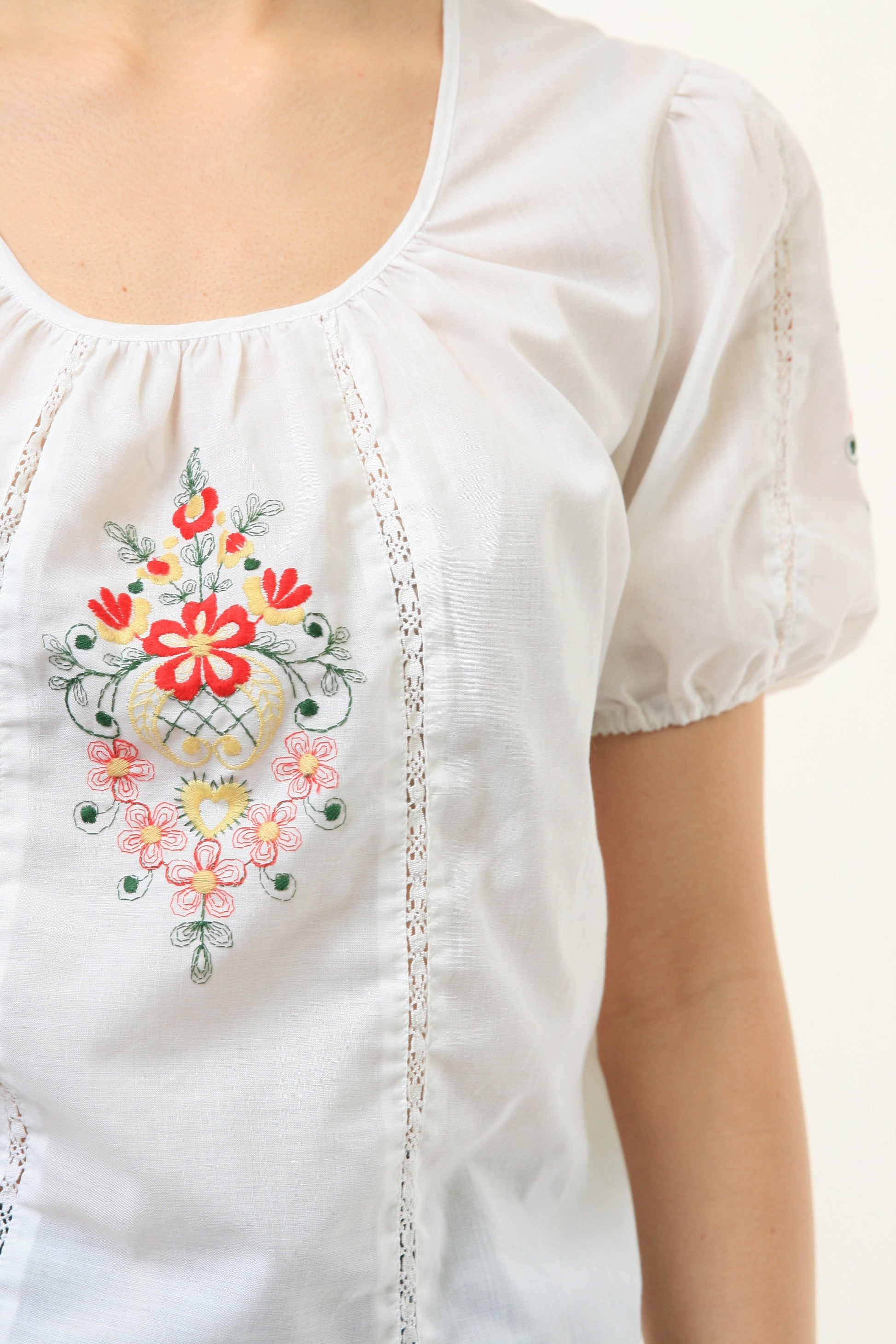 70s Vintage Vtg Rare Alpen Trachten Dirndl Cotton White Embroidered Floral Short Sleeve Woman Tshirt Blouse Shirt 3901 Size S