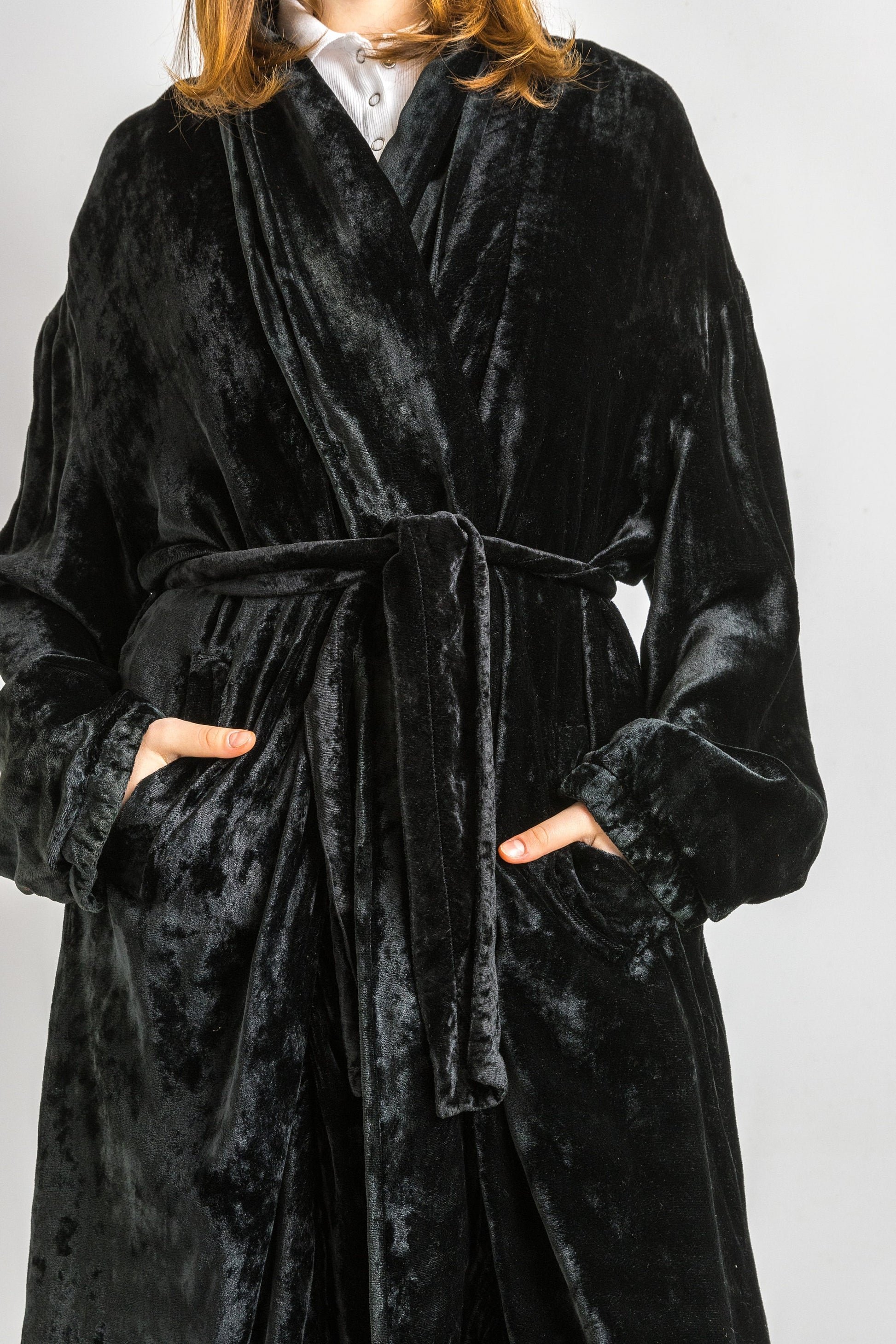 Vintage woman Black Velvet Coat - Oversize velvet Opera coat -Black velvet Night overcoat - Size S/ M - 1960s - Excellent Vintage Condition