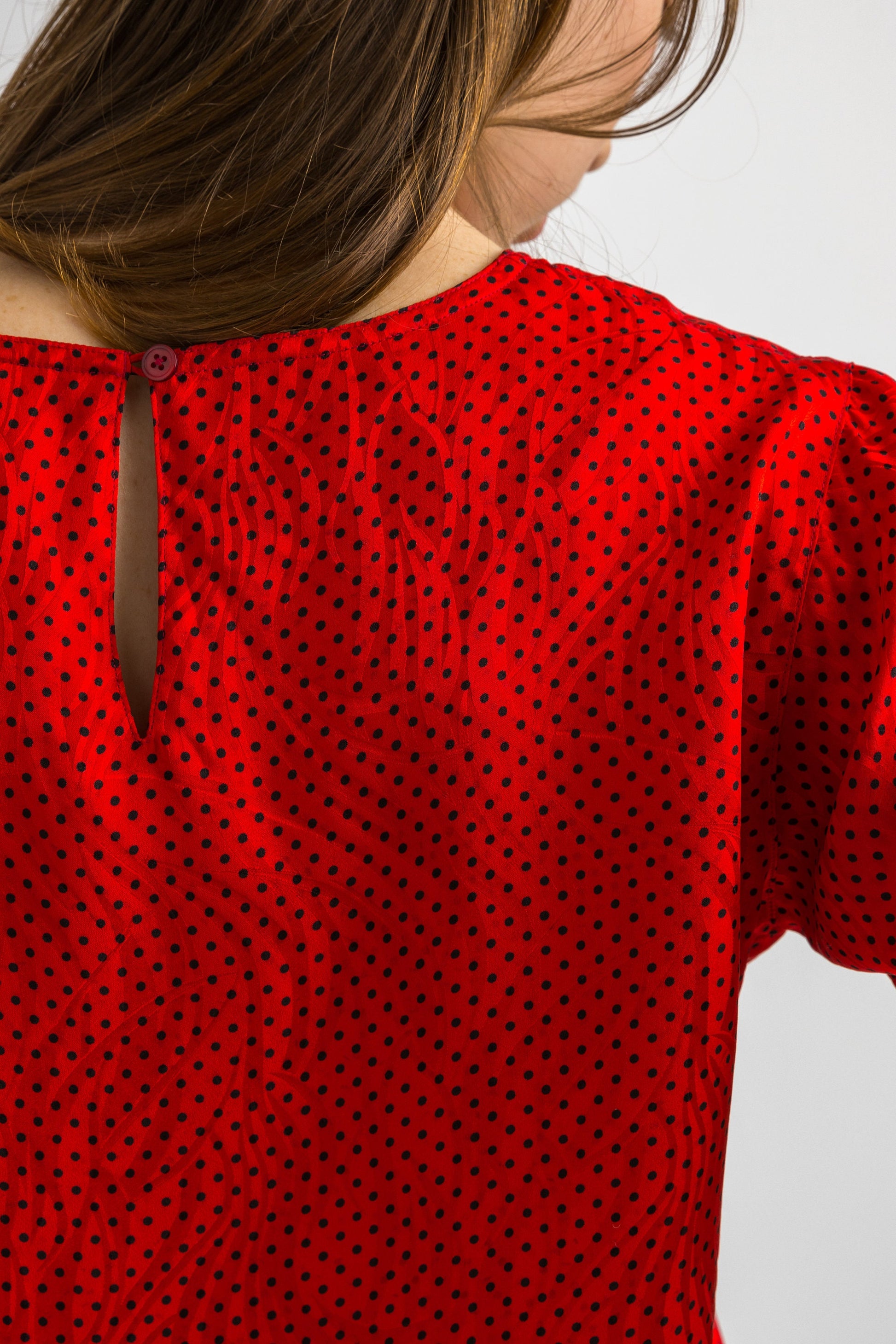 80s Vintage Vtg Rare 100% SILK Seta Seide Soie Natural Fabric Short Sleeve in Red Polka Dot Oversized Top Blouse Small