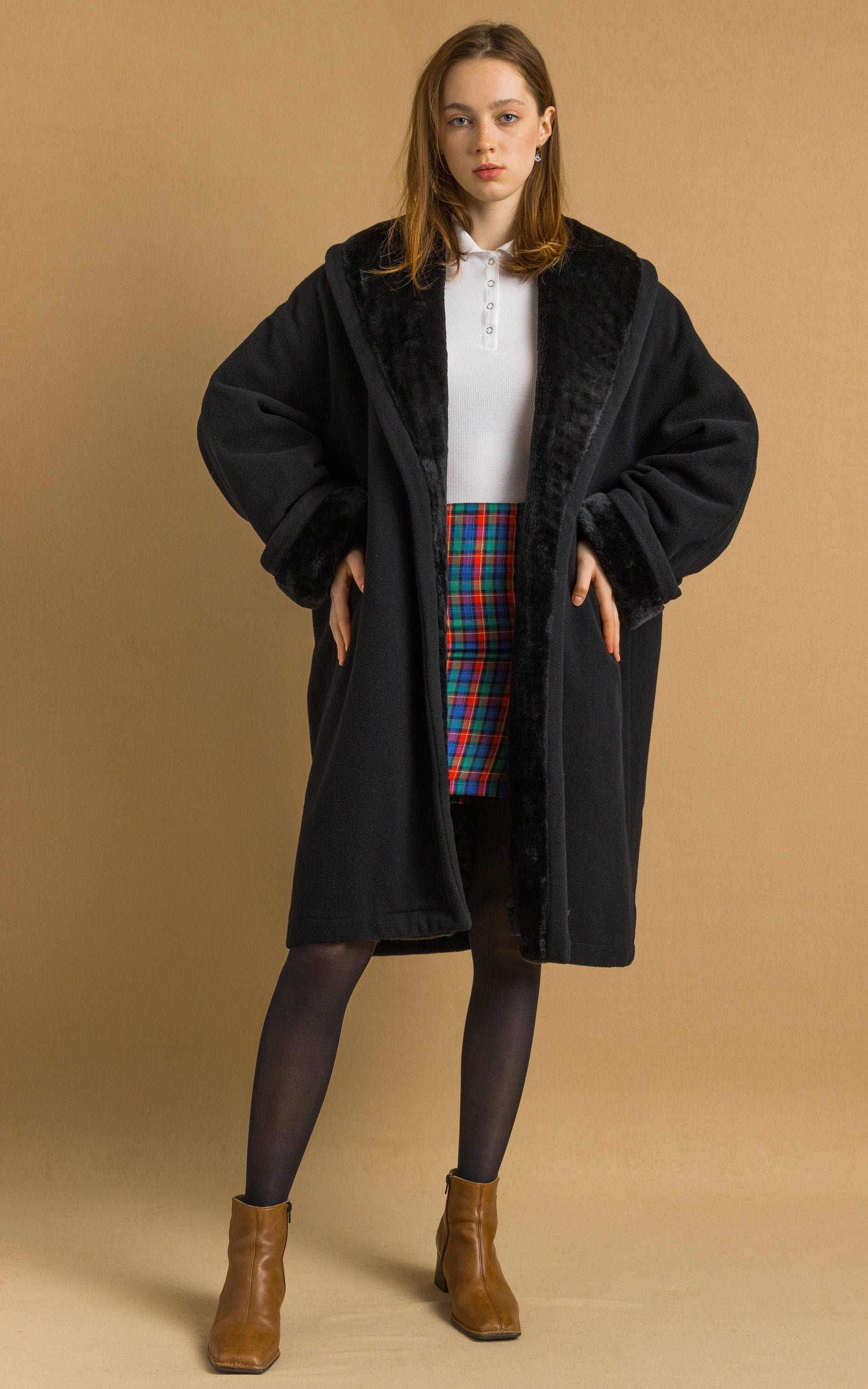 80s Woman Lambswool Coat Women Vintage 80s winter coat long wool coat outerwear maxi winter coat vintage clothing size Medium. In black