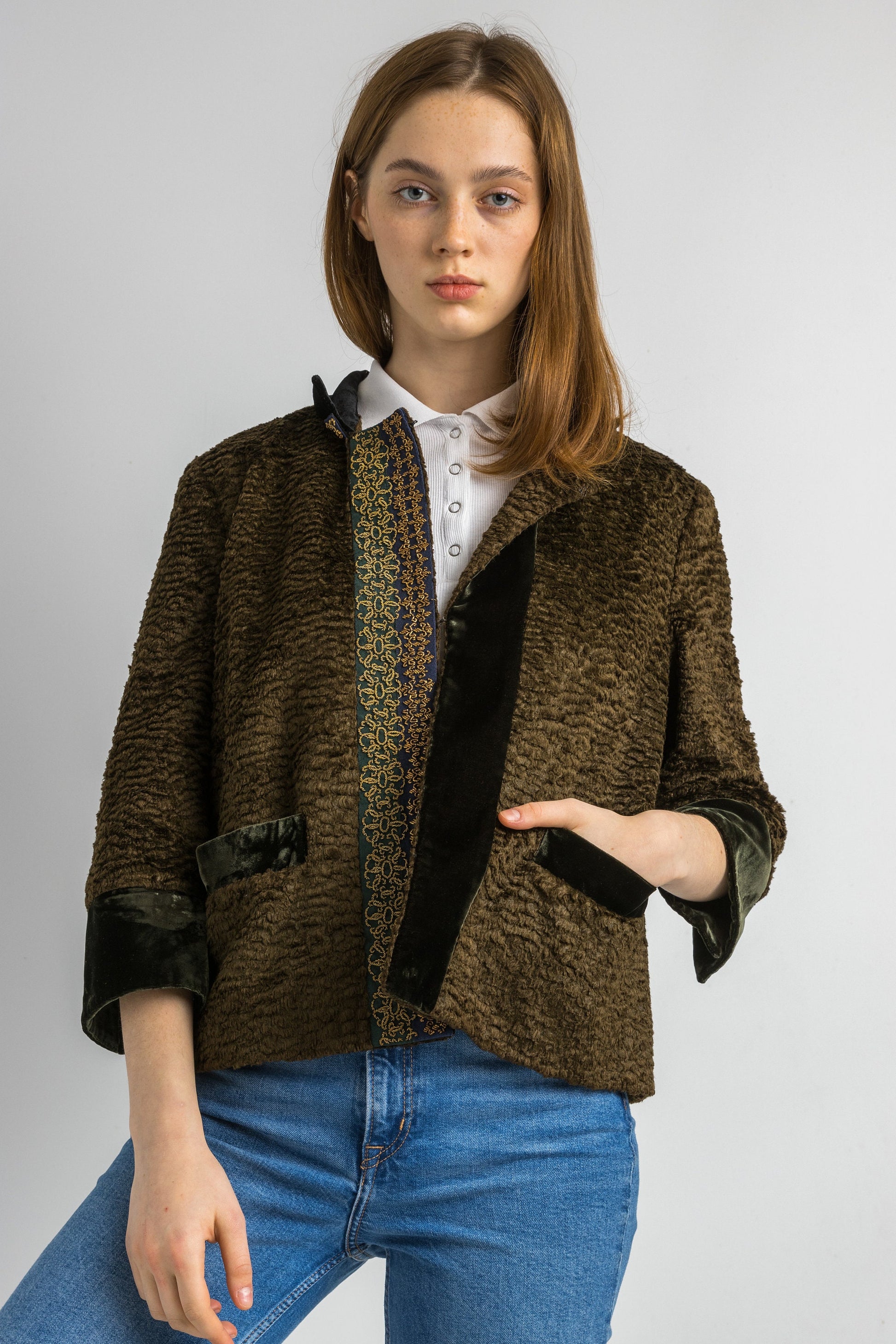 90s Woman Velvet Velor Brown ETRO Milano Blazer Crop Jacket with Embroidered details size It 44 fits Small