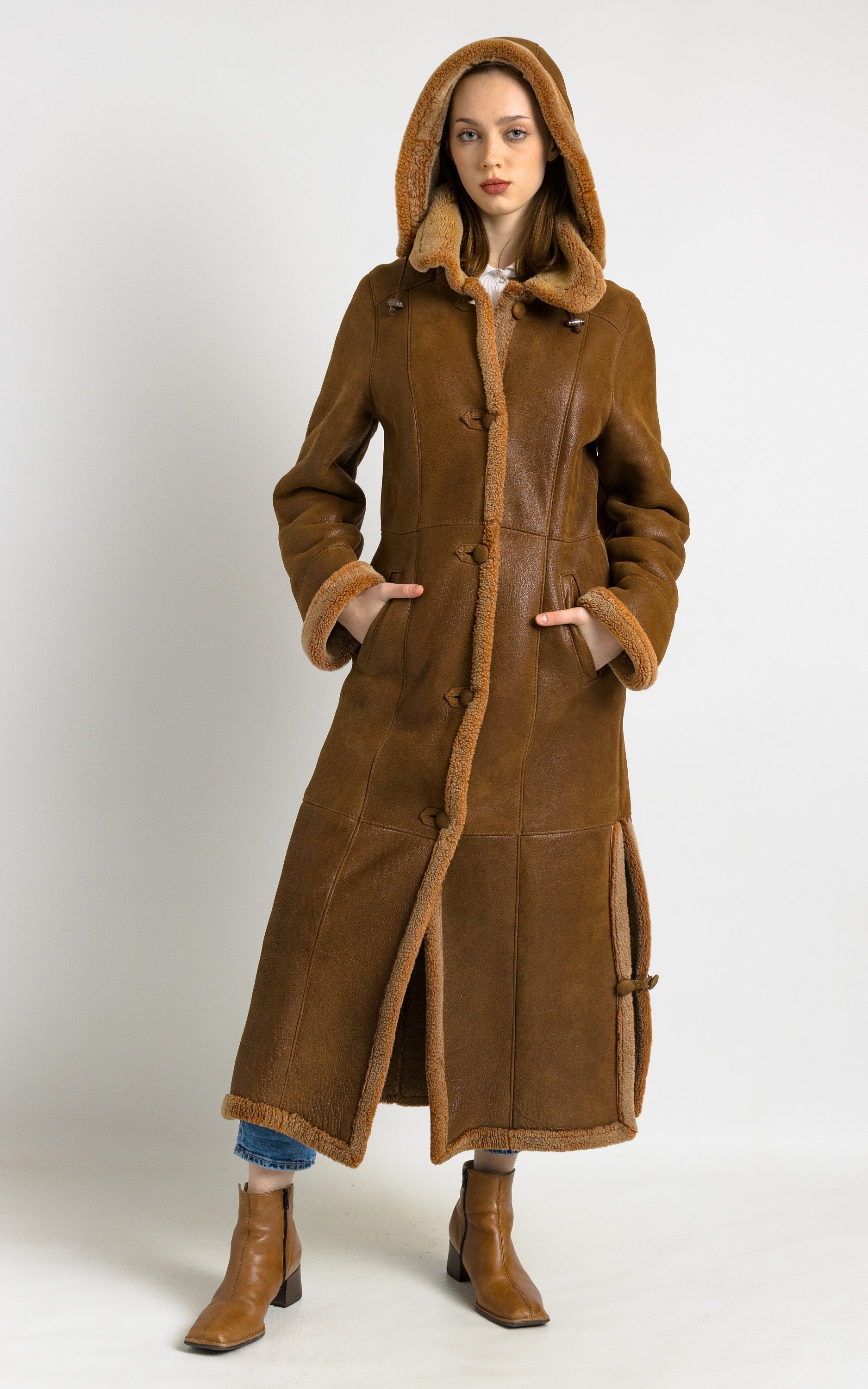 70s Vintage Suede Sheepskin Leather Shearling Fastens Coat size Medium/Vintage Leather Shearling Coat/Vintage Woman Winter Suede Coat