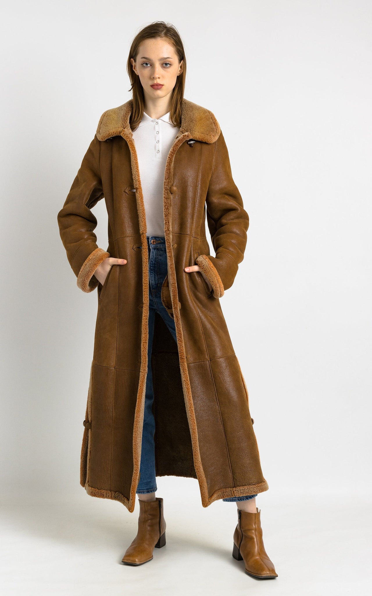 70s Vintage Suede Sheepskin Leather Shearling Fastens Coat size Medium/Vintage Leather Shearling Coat/Vintage Woman Winter Suede Coat