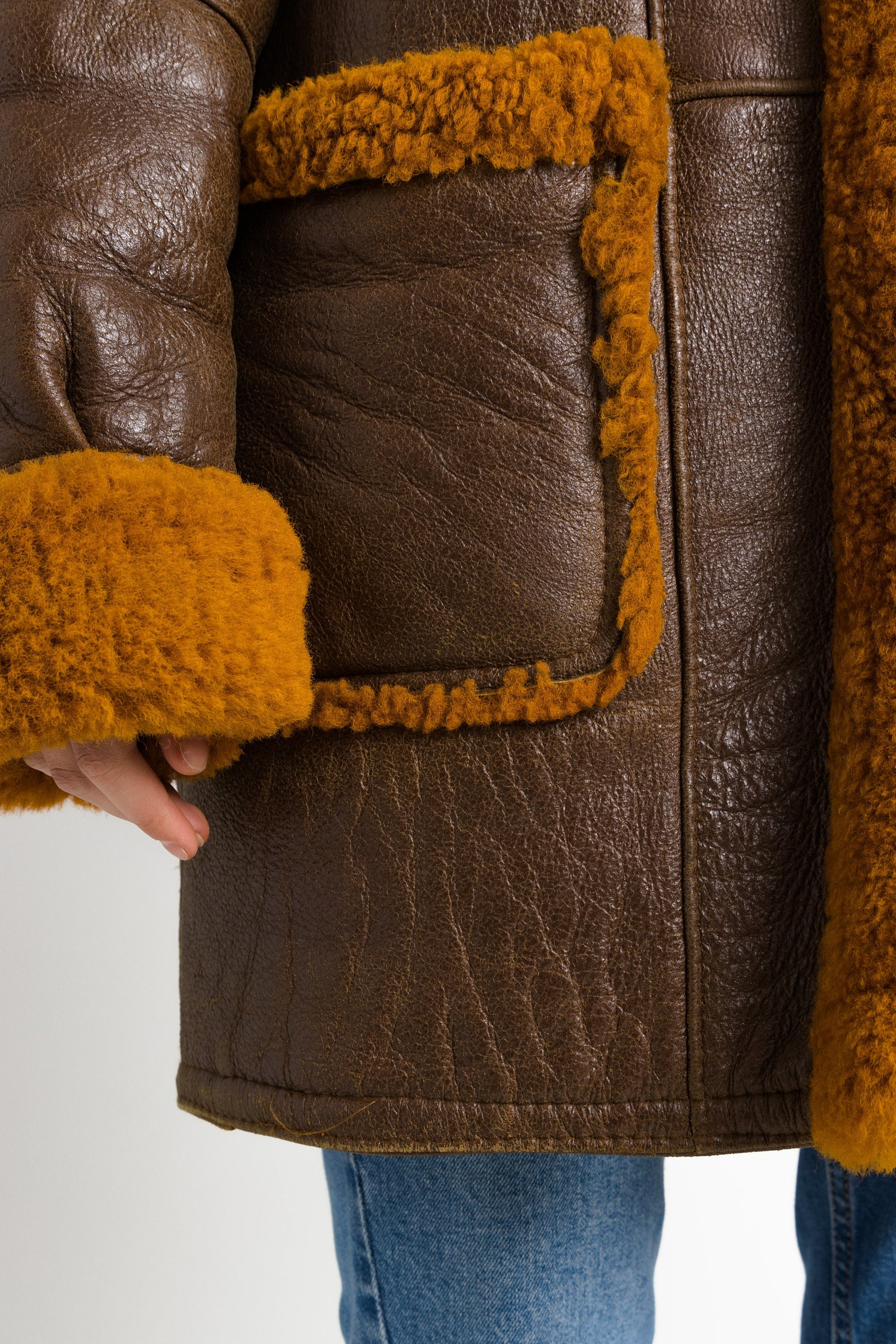 80s Vintage Suede Sheepskin Leather Shearling Fastens Coat size Large/Vintage Leather Shearling Coat/Vintage Woman Winter Suede Coat