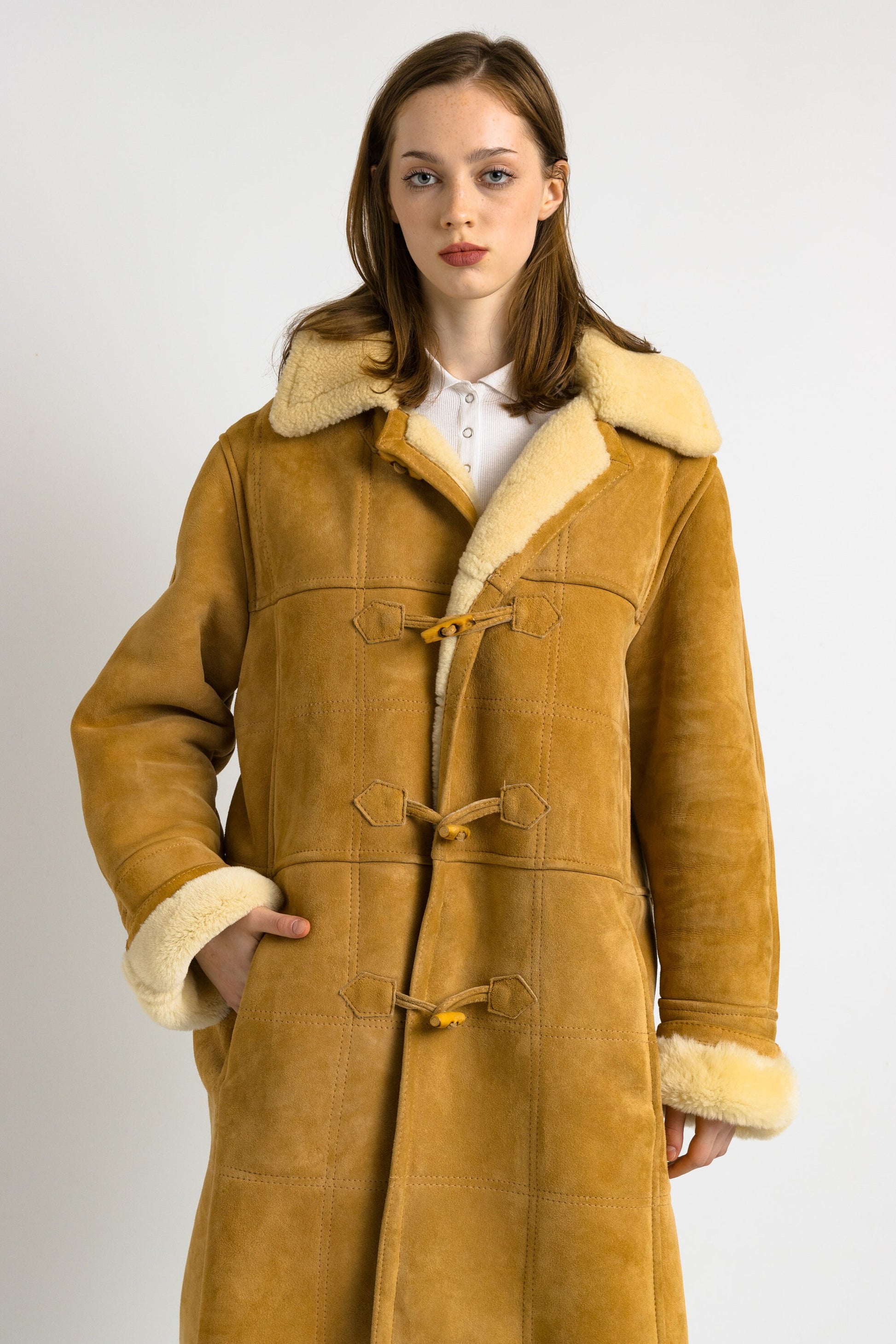 80s Vintage Suede Sheepskin Leather Shearling Fastens Coat size Medium/Vintage Leather Shearling Coat/Vintage Woman Winter Suede Coat