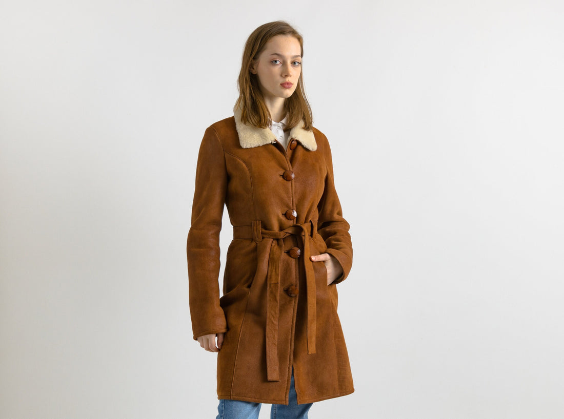 80s Vintage Suede Sheepskin Leather Shearling Fastens Coat size Medium/Vintage Leather Shearling Coat/Vintage Woman Winter Suede Coat