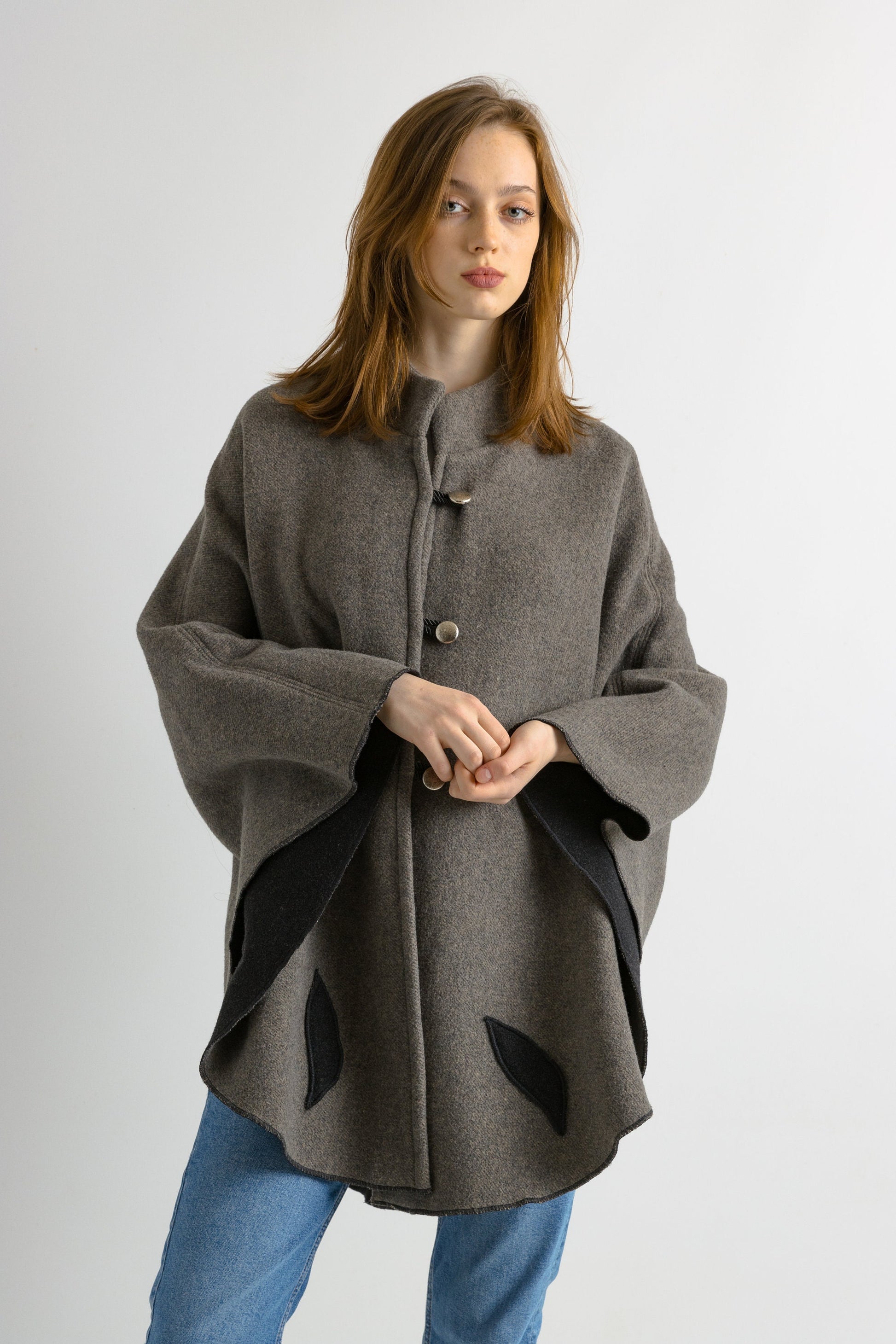 70s Vintage Woman 100% Wool Cape. Vintage Woman Gray Fall Midi Wool Coat. Vintage Woman Bat Coat. Vintage Woman Wool Cape Coat size S