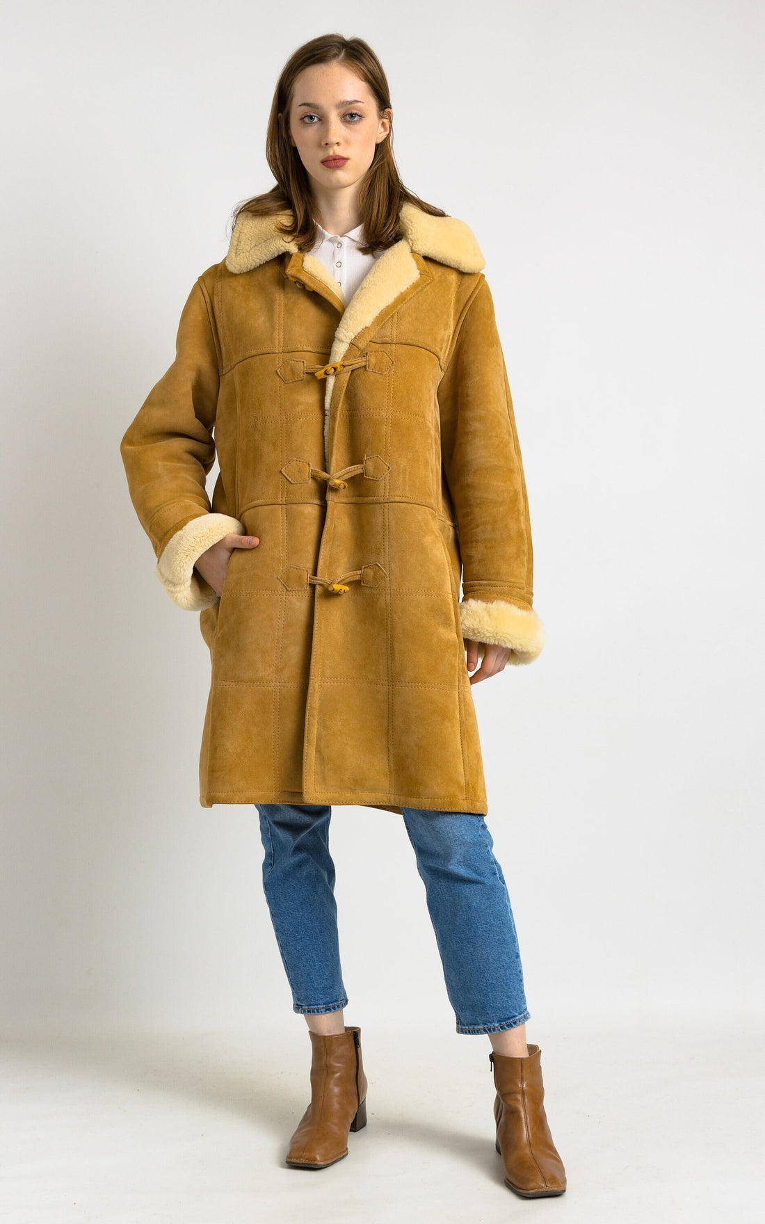 80s Vintage Suede Sheepskin Leather Shearling Fastens Coat size Medium/Vintage Leather Shearling Coat/Vintage Woman Winter Suede Coat