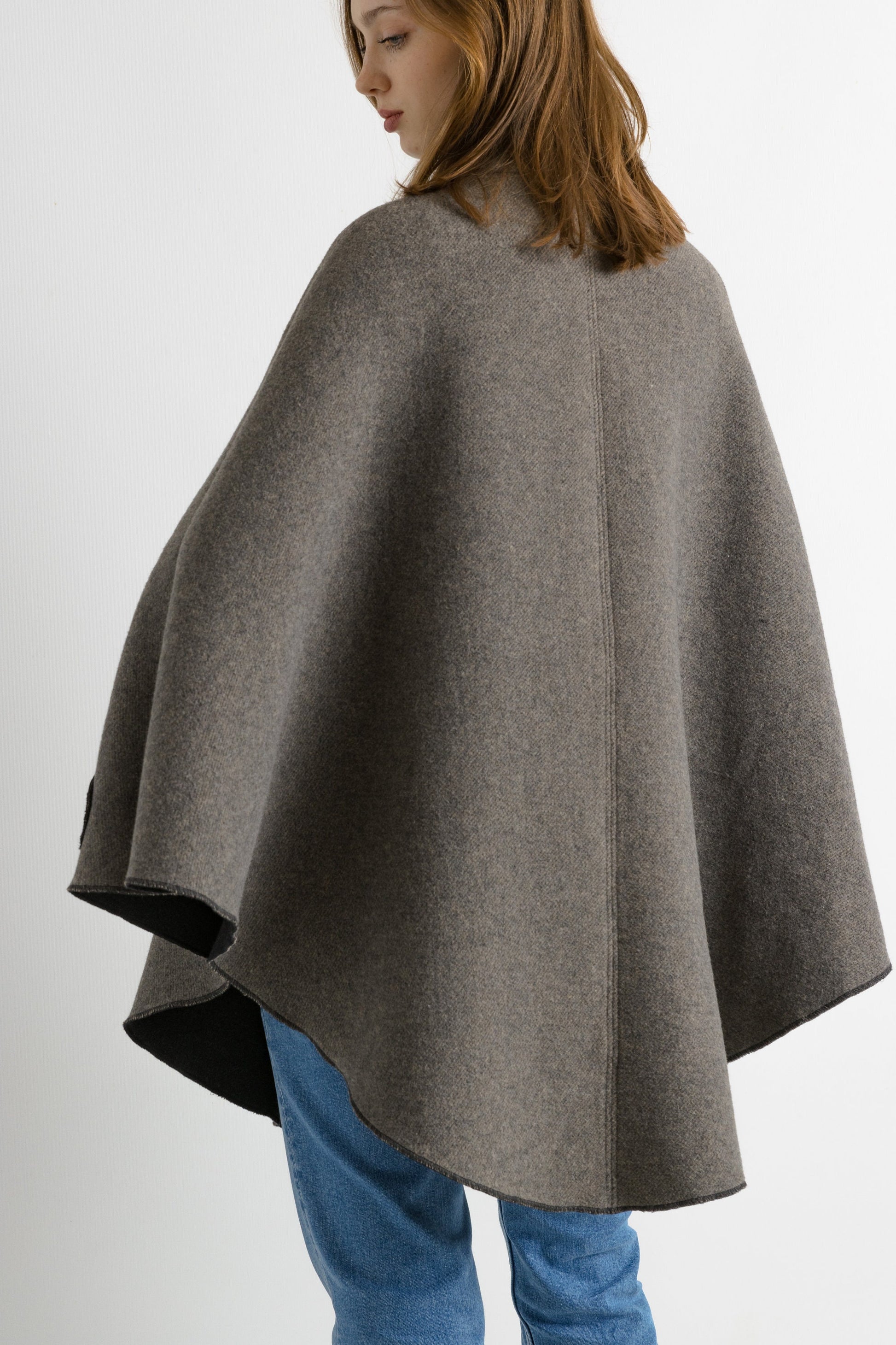 70s Vintage Woman 100% Wool Cape. Vintage Woman Gray Fall Midi Wool Coat. Vintage Woman Bat Coat. Vintage Woman Wool Cape Coat size S