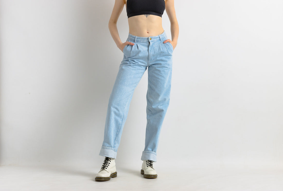 90s Vintage Woman Light Blue MOMs Denim High Waisted Denim Straight Jeans Pants Trousers Size M Girlfriend Gift/ Vintage Jeans