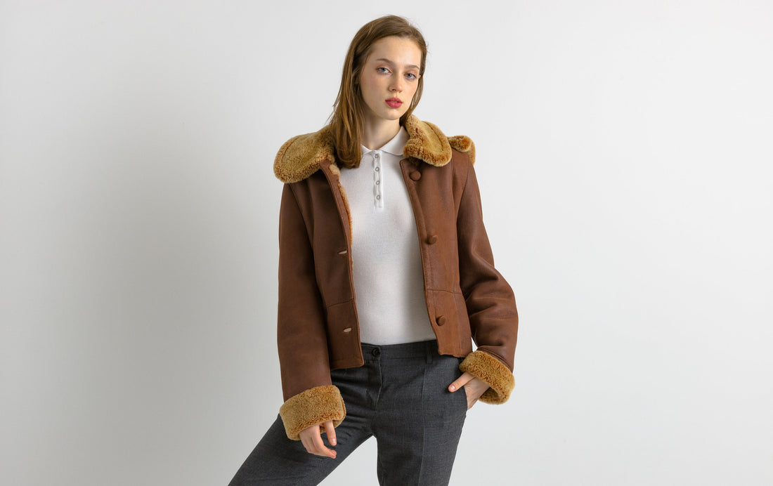 80s Vintage Suede Sheepskin Leather Shearling Fastens Coat size Small/Vintage Leather Shearling Coat/Vintage Woman Winter Suede Coat