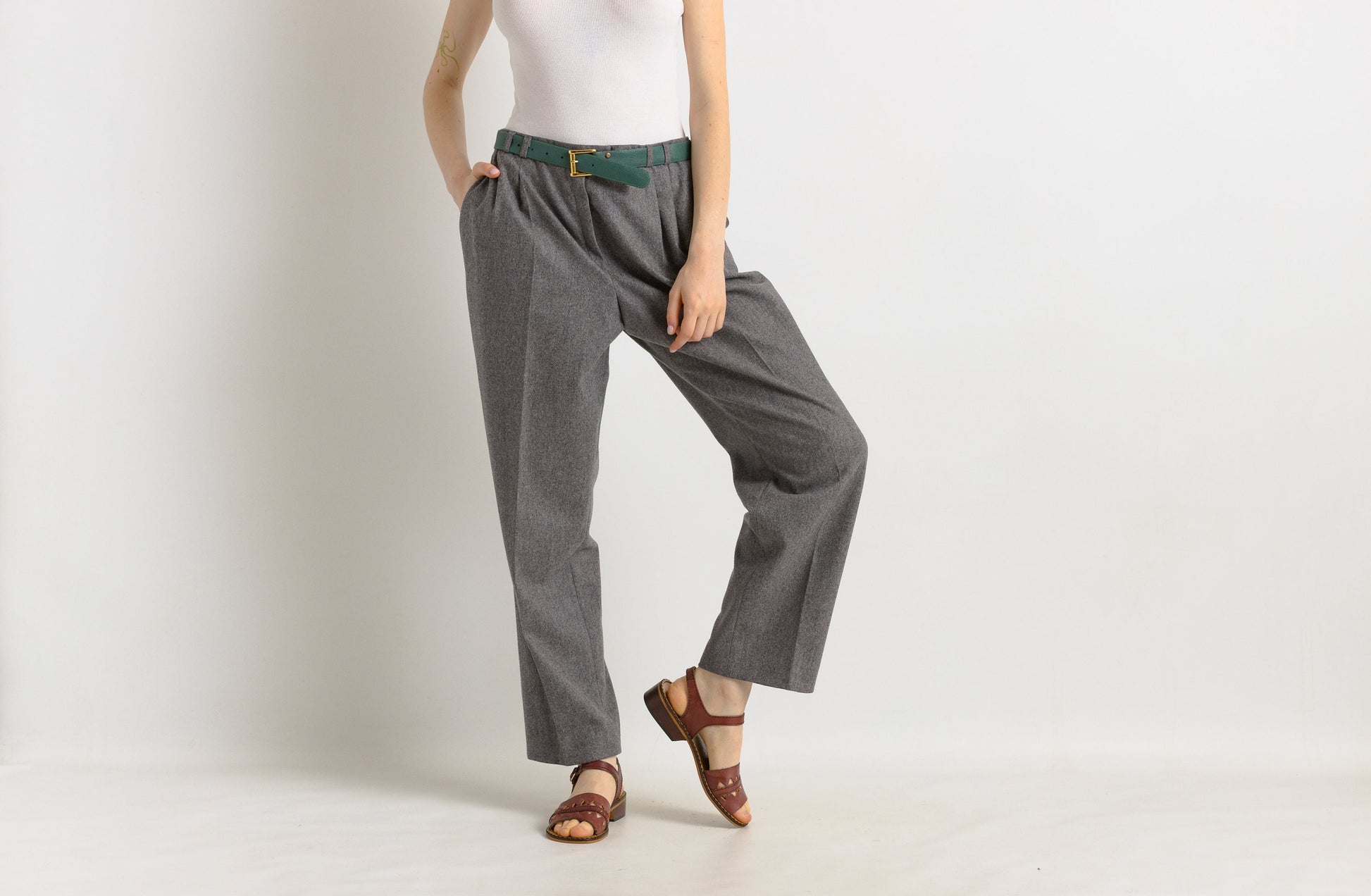 1980s Vintage wool gray tapered pleated woman pants, 80s high waisted wool trousers