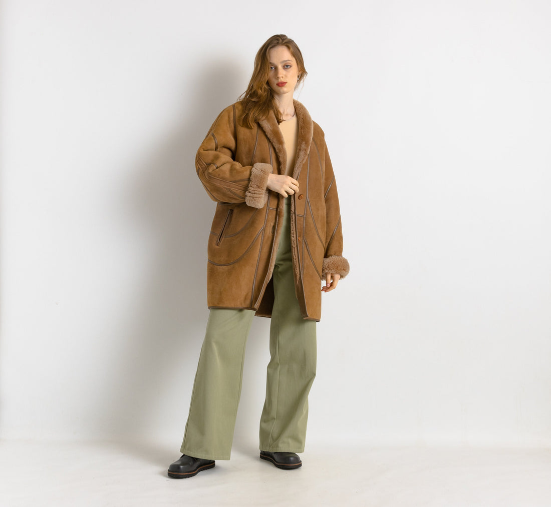 80s Vintage Suede Sheepskin Leather Shearling Fastens Coat size Medium/Vintage Leather Shearling Coat/Vintage Woman Winter Suede Coat