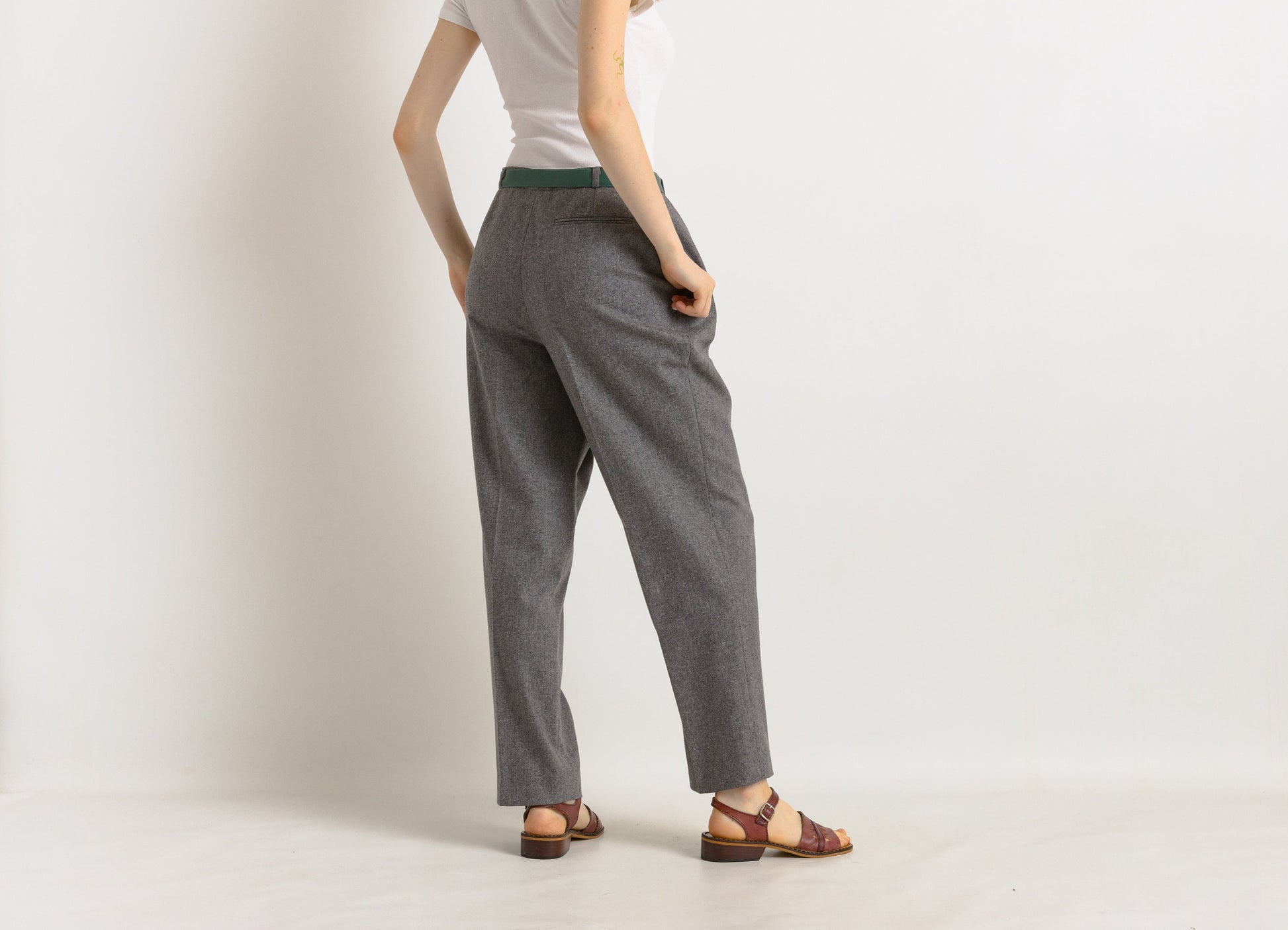 1980s Vintage wool gray tapered pleated woman pants, 80s high waisted wool trousers