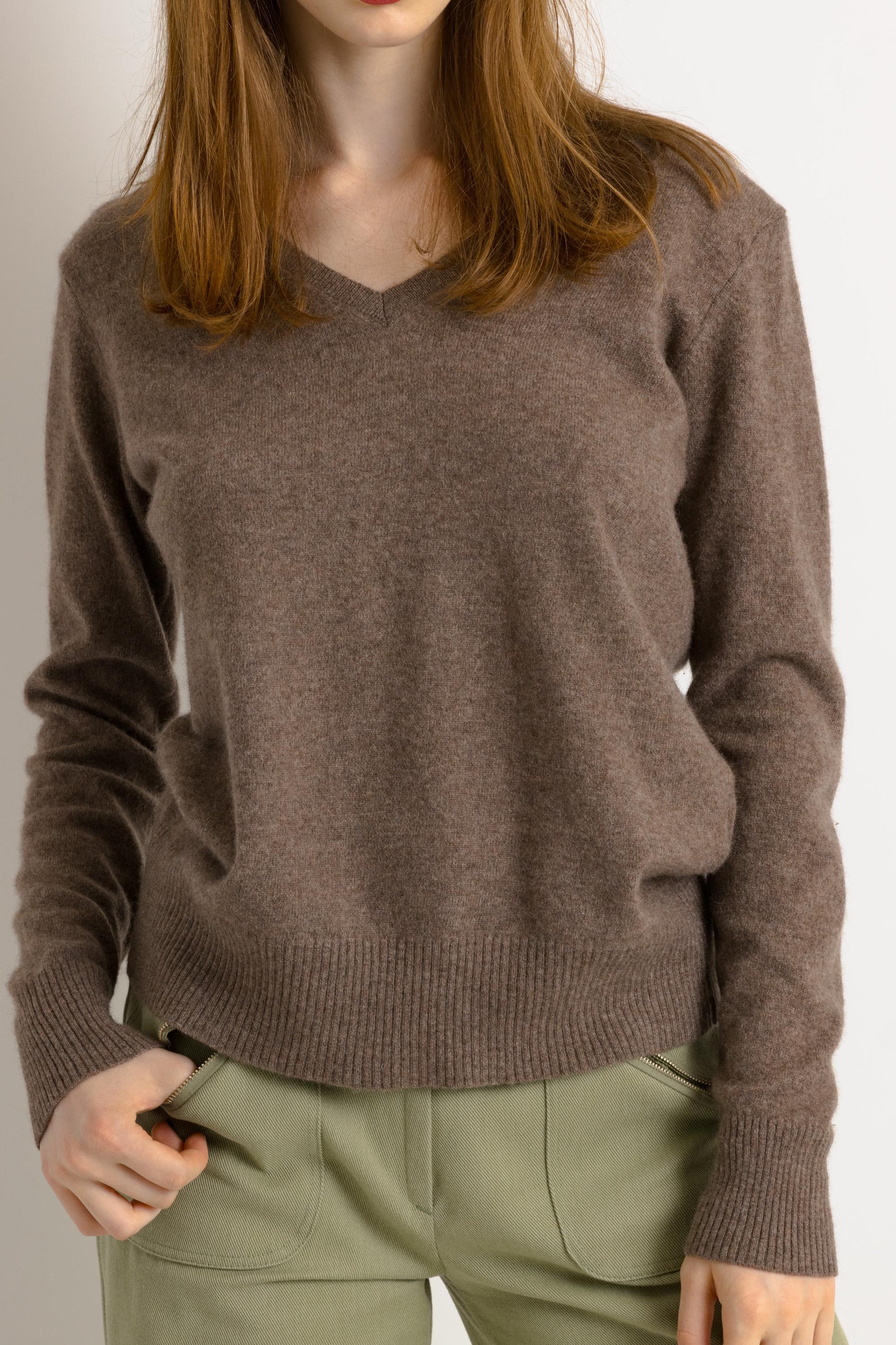 80s Vintage Woman 100% Cashmere Brown V neck Retro Woman Jumper Sweater Top in M Medium/ Vintage Woman Cashmere Jumper Sweater 4293