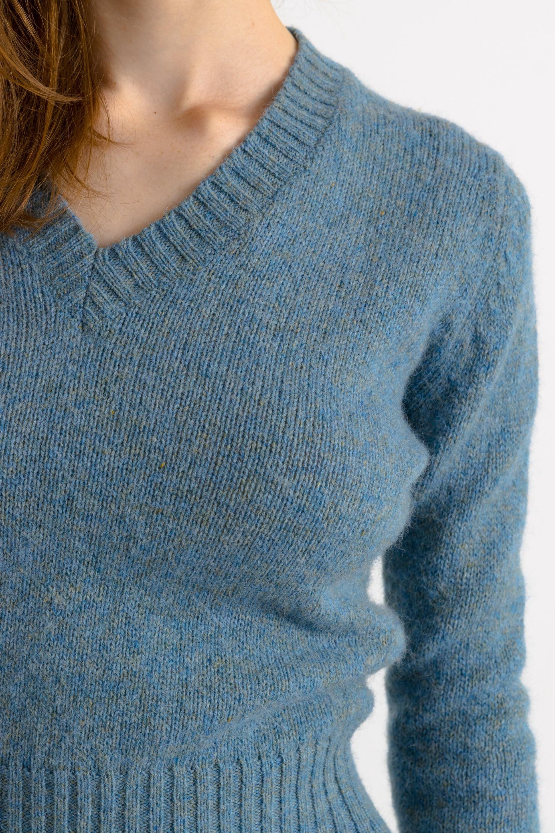 80s Vintage Woman 100% Shetland Wool Blue V neck Retro Woman Jumper Sweater Top in XS Small/ Vintage Woman Wool Jumper Sweater 4350