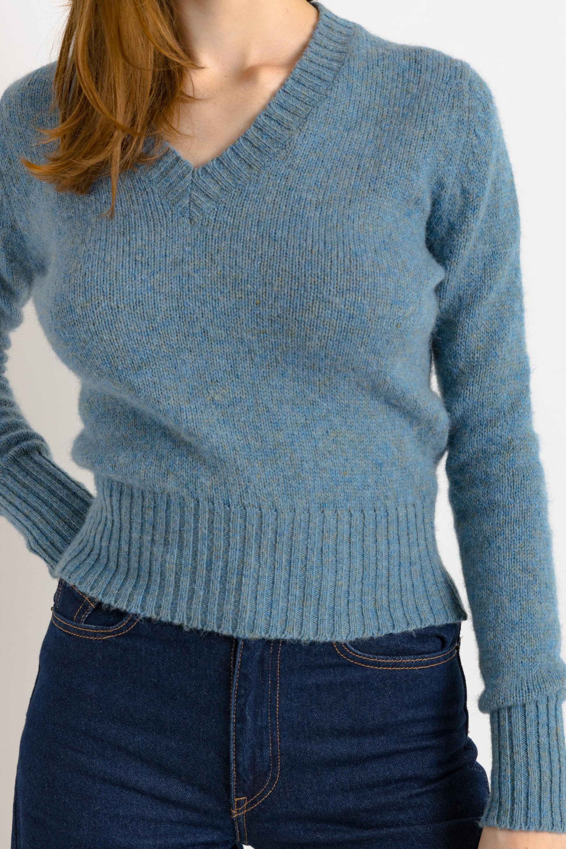 80s Vintage Woman 100% Shetland Wool Blue V neck Retro Woman Jumper Sweater Top in XS Small/ Vintage Woman Wool Jumper Sweater 4350