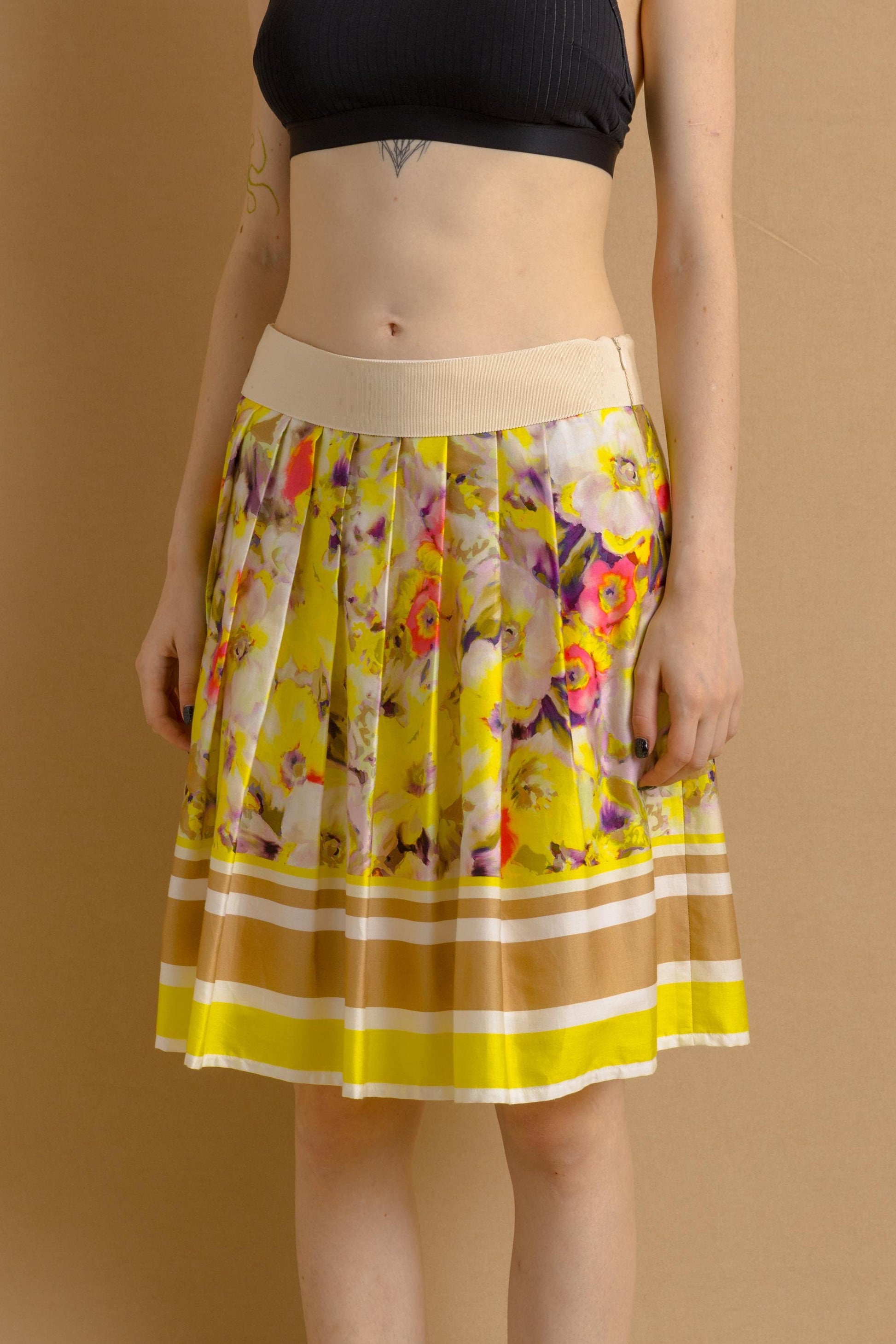 00s Preloved MARC AUREL pleated A-line knee length skirt in beige, elegant abstract floral skirt, Small size S