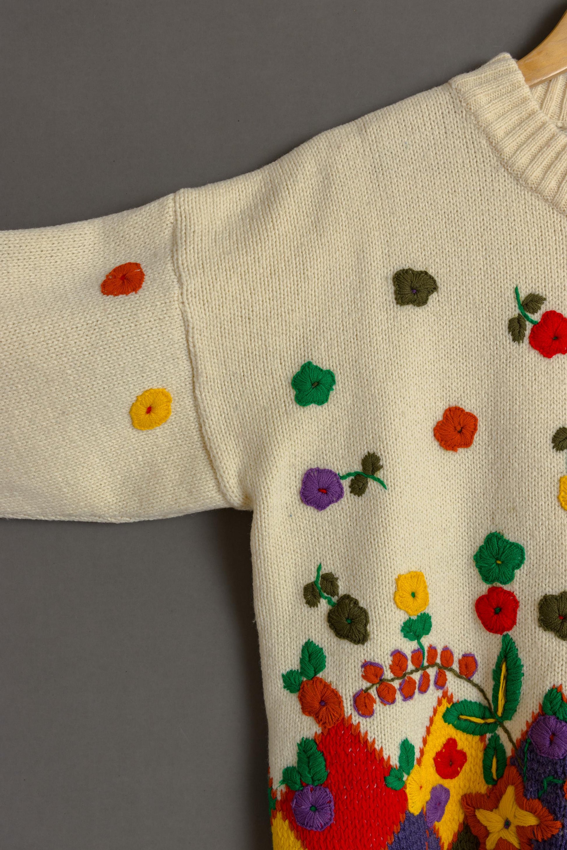 80s Vintage NAF NAF Sweater Floral Embroidery Oversized Pullover Unisex Authentic 90s Casual Basic Retro sweat size women's M