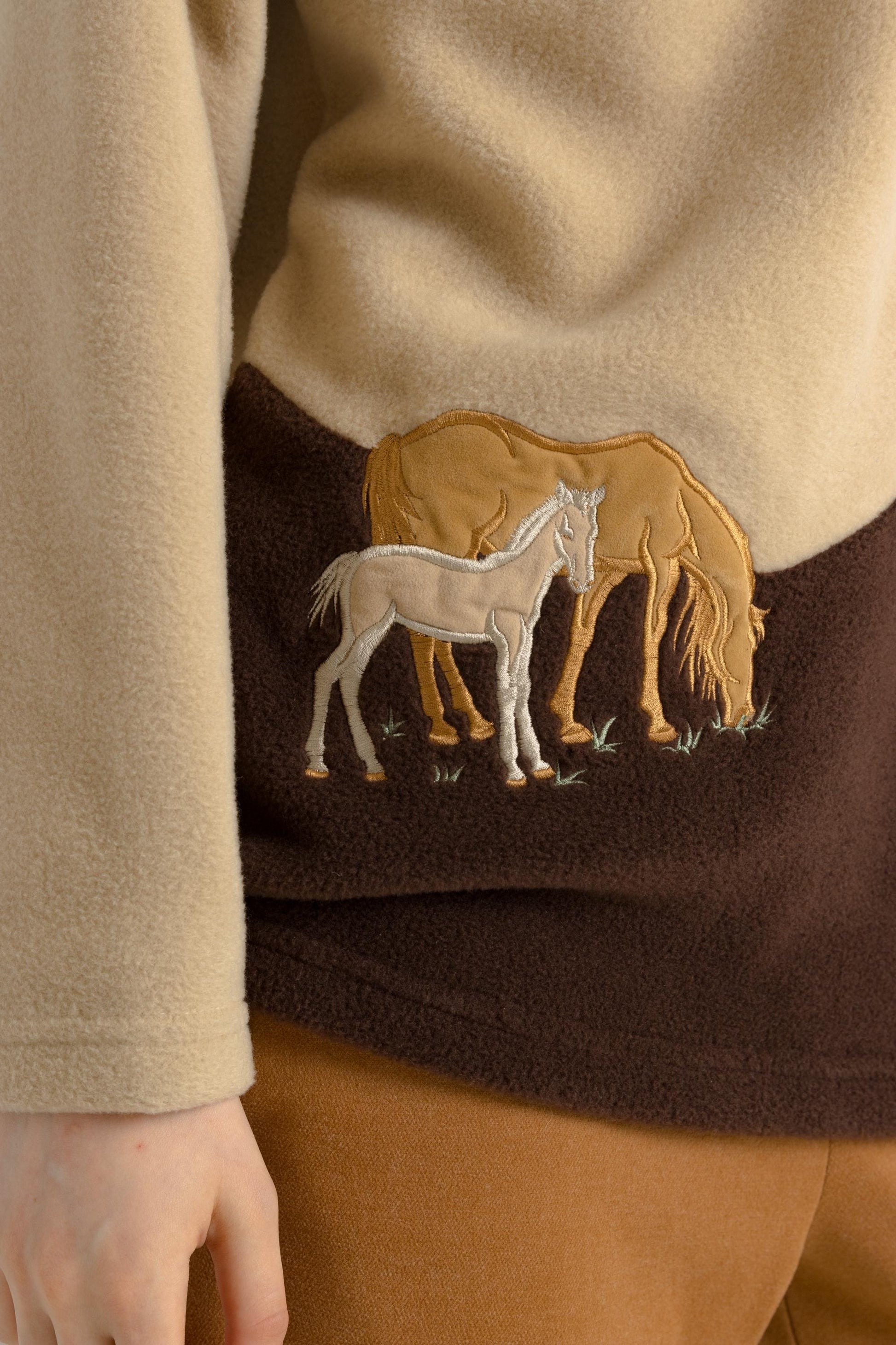 80s Farm Embroidered Horse Fleece Pullover - Small | Vintage Beige Raglan Sleeve Graphic Pullover