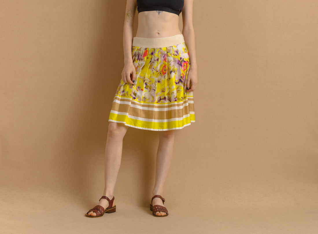 00s Preloved MARC AUREL pleated A-line knee length skirt in beige, elegant abstract floral skirt, Small size S