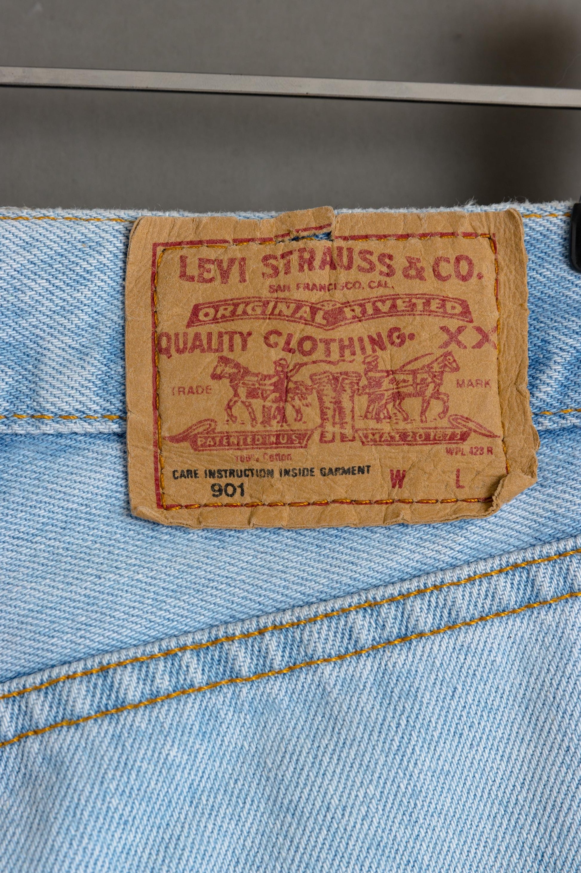 Levis 901 Jeans 90s 901 Skinny Leg Jeans High Waisted Rise Relaxed Boyfriend Retro Levi Strauss Denim Pants Vintage 1990s sz Xsmall