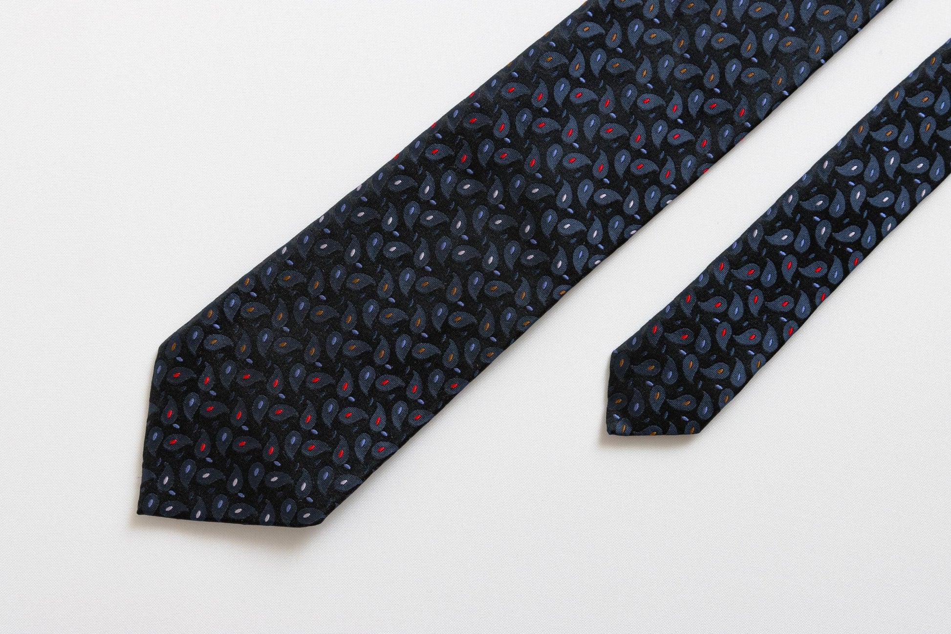 Giorgio Armani Tie abstract pattern leaves print necktie retro beautiful luxury gift for men accessories silk 90s style men's